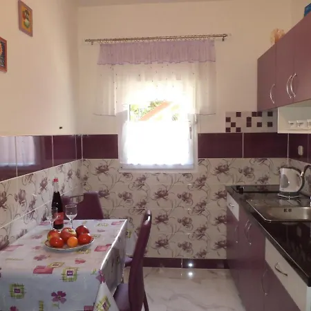 Apartman In With Terrace, Air Conditioning, Wifi, Washing Machine 4229-3