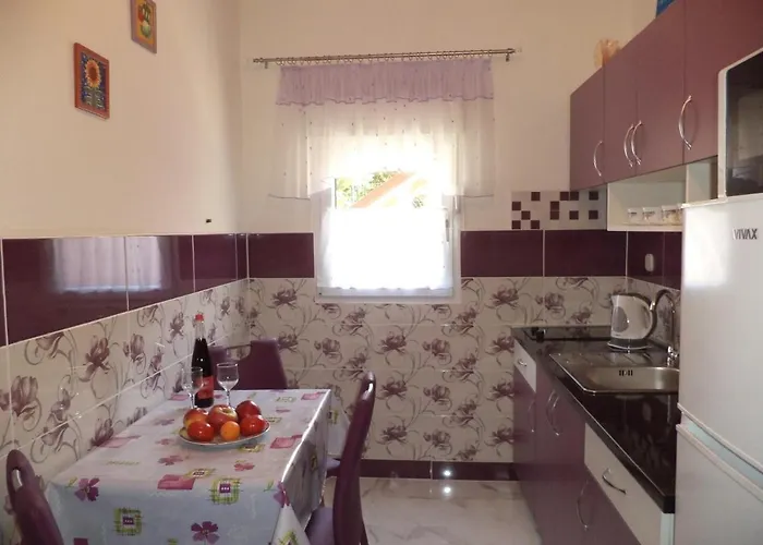 Apartament In With Terrace, Air Conditioning, Wifi, Washing Machine 4229-3
